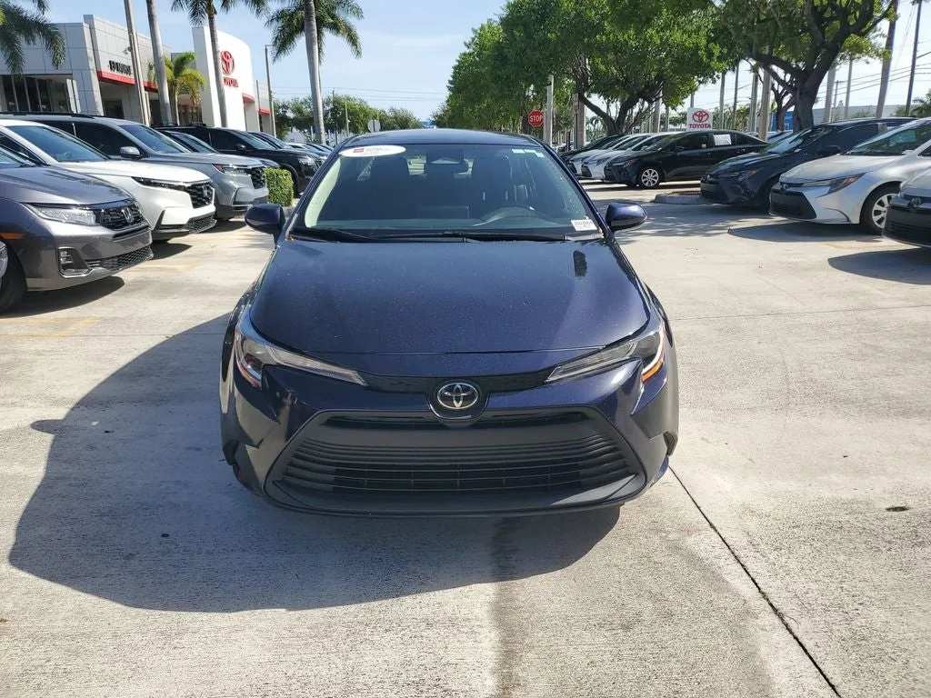 2023 Toyota Corolla LE photo 2