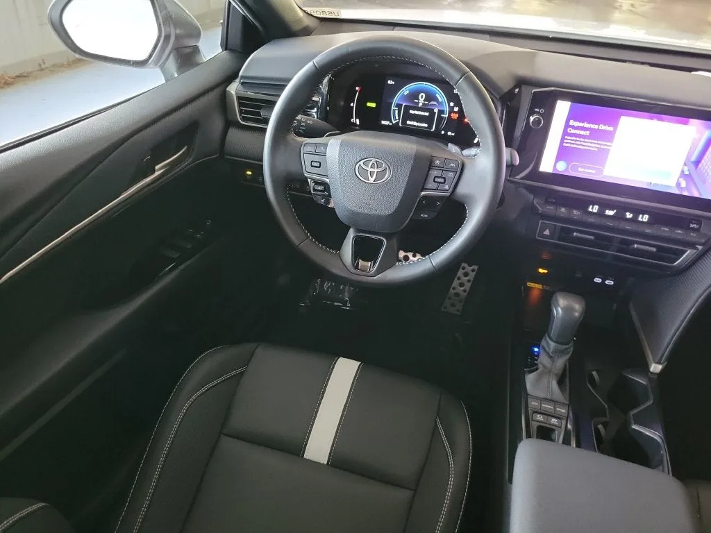 2025 Toyota Camry SE photo 15