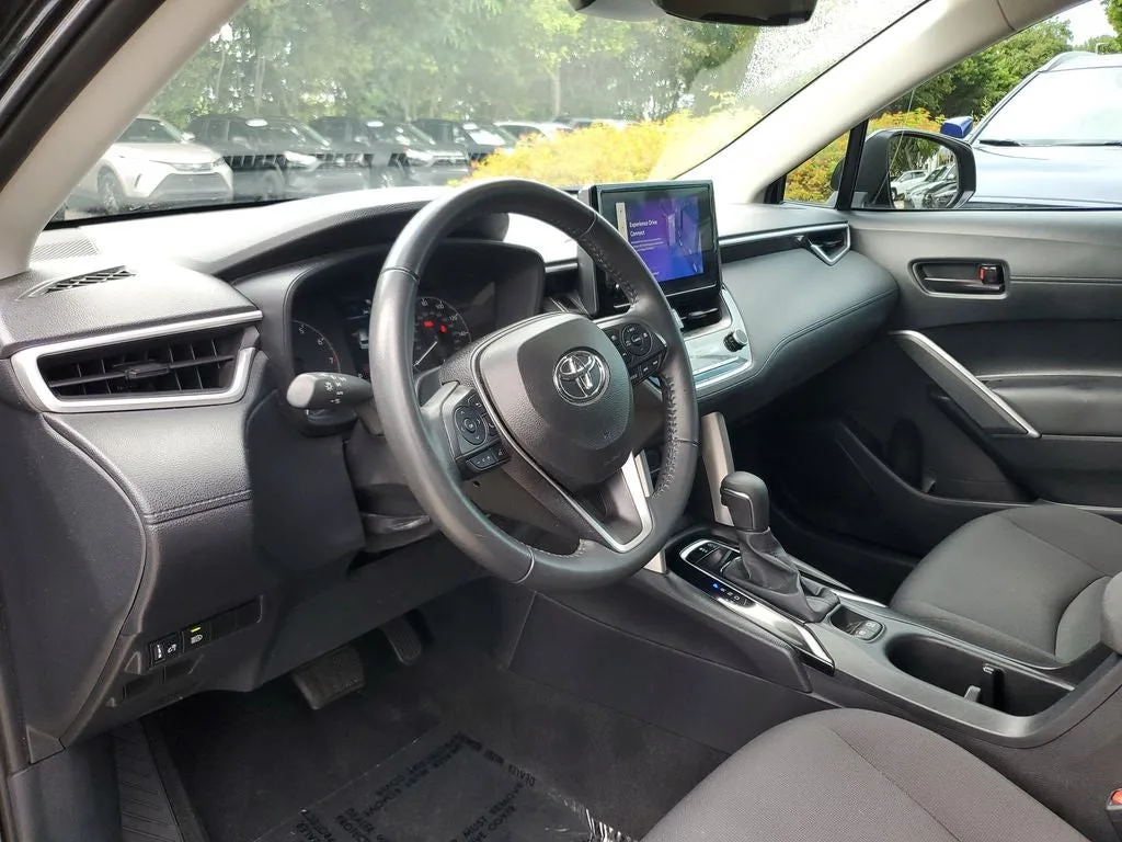 2024 Toyota Corolla Cross LE photo 21