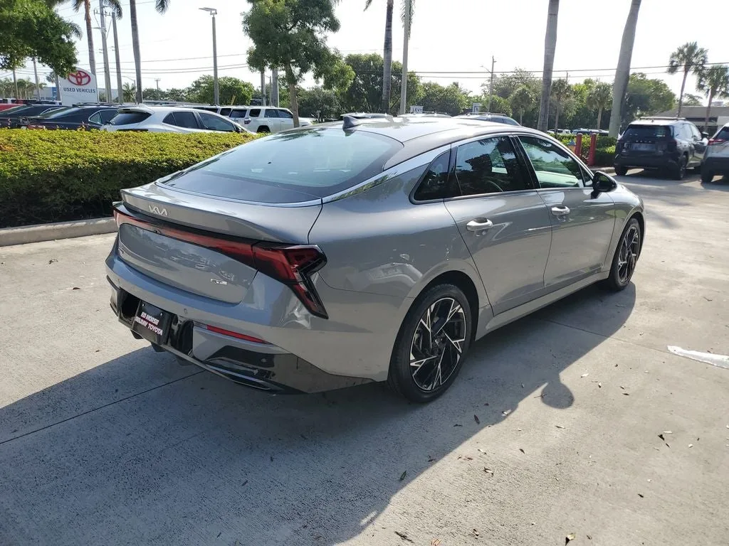 2025 Kia K5 GT-Line photo 4