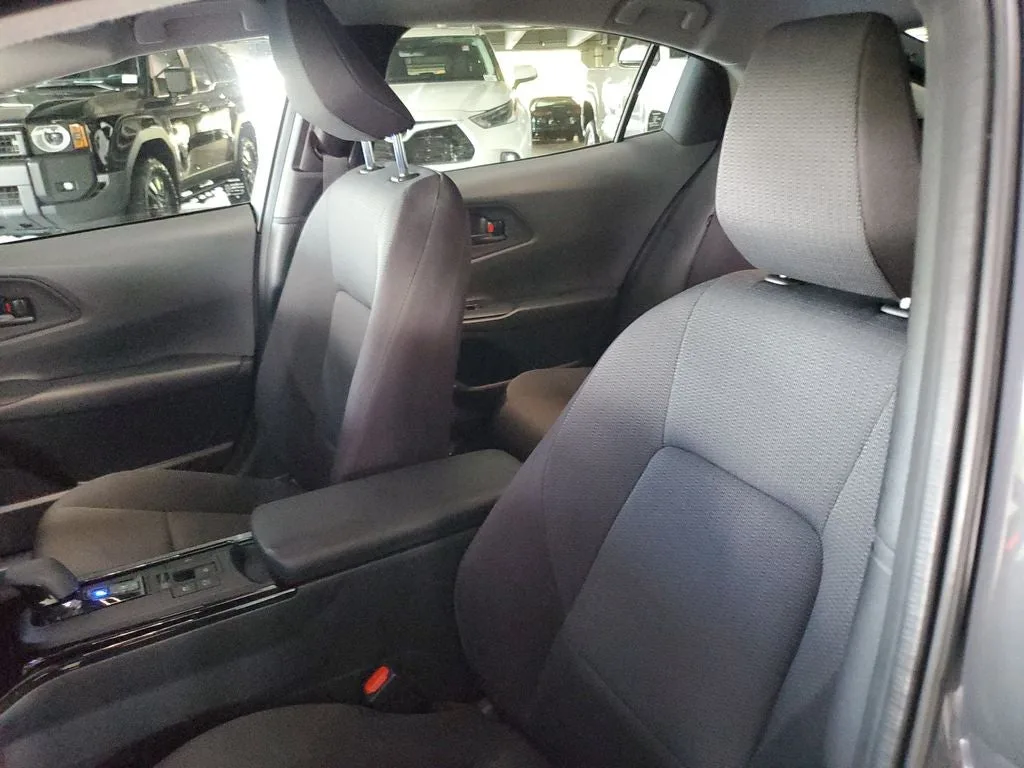 2026 Toyota Prius LE photo 18
