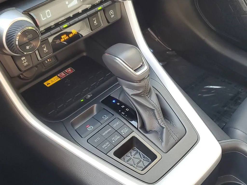 2025 Toyota RAV4 XLE Premium photo 30