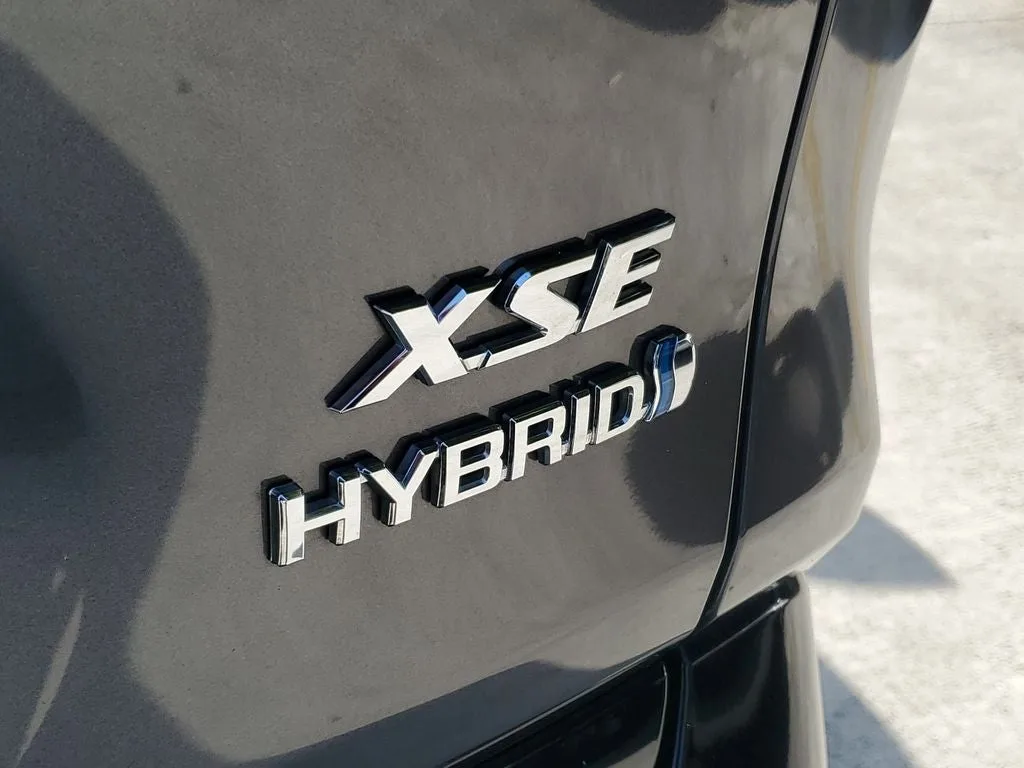 2023 Toyota RAV4 Hybrid XSE photo 9