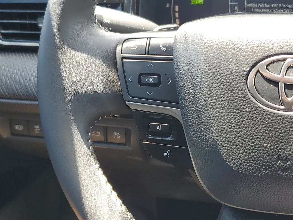 2025 Toyota Camry SE photo 23