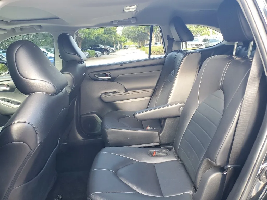 2024 Toyota Highlander XLE photo 14
