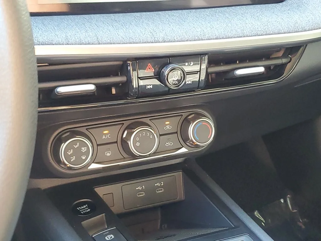 2025 Nissan Kicks SV photo 26