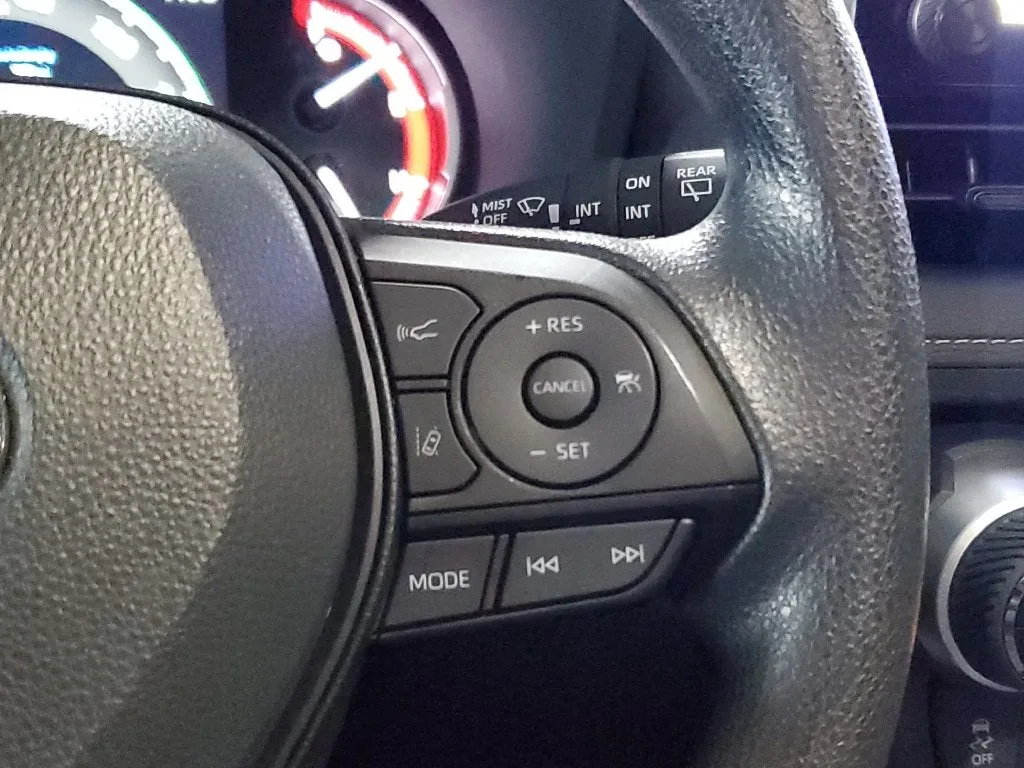 2023 Toyota RAV4 XLE photo 26