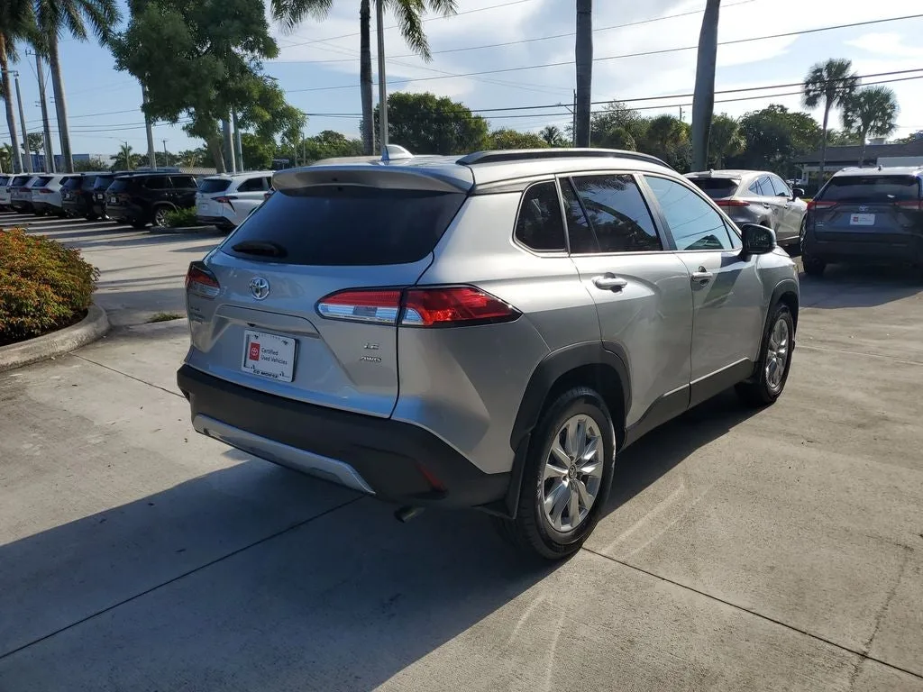 2024 Toyota Corolla Cross LE photo 4