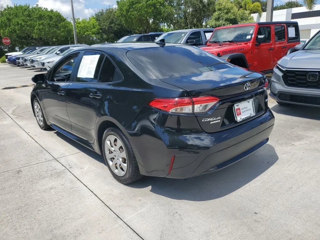 2021 Toyota Corolla LE photo 6