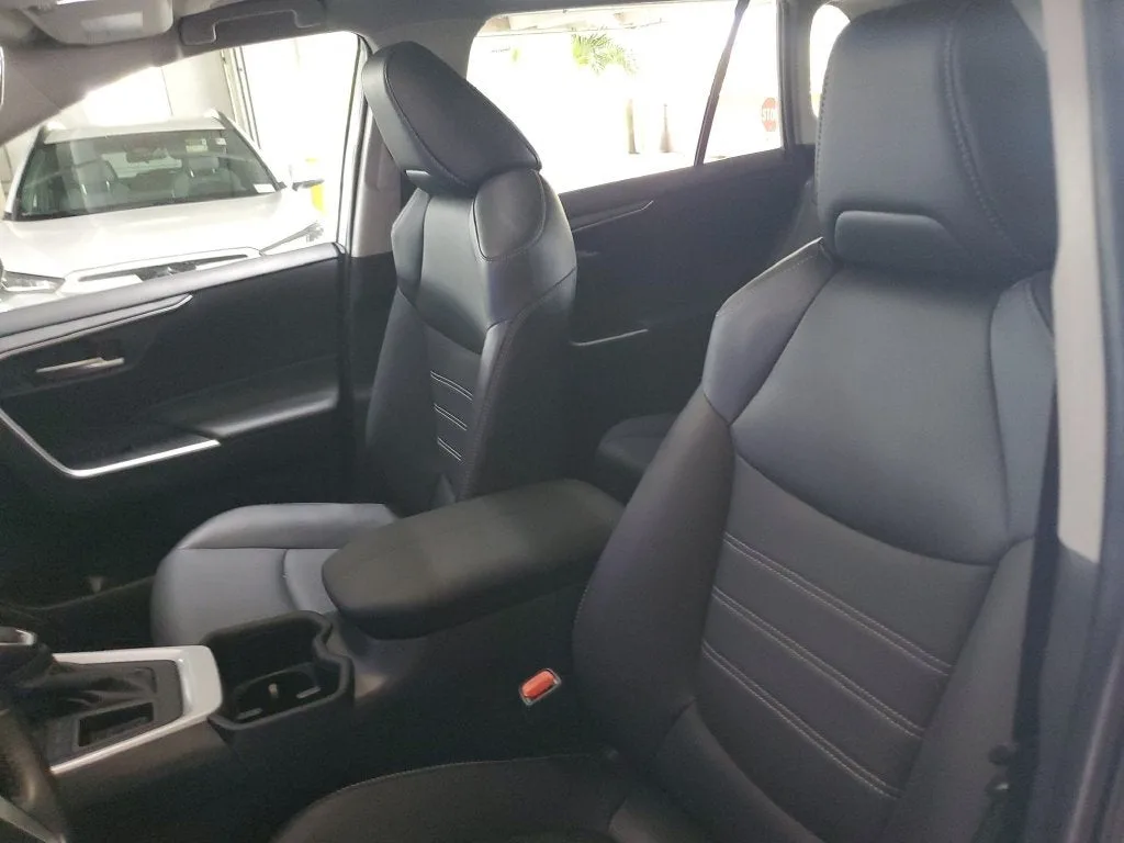 2024 Toyota RAV4 XLE Premium photo 20