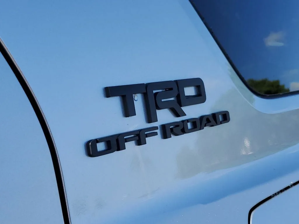 2025 Toyota 4Runner i-FORCE MAX Hybrid TRD Off Road Premium photo 8