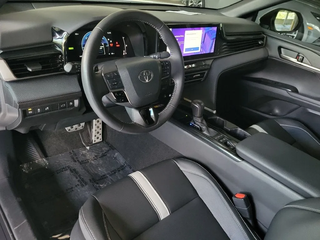 2025 Toyota Camry SE photo 19