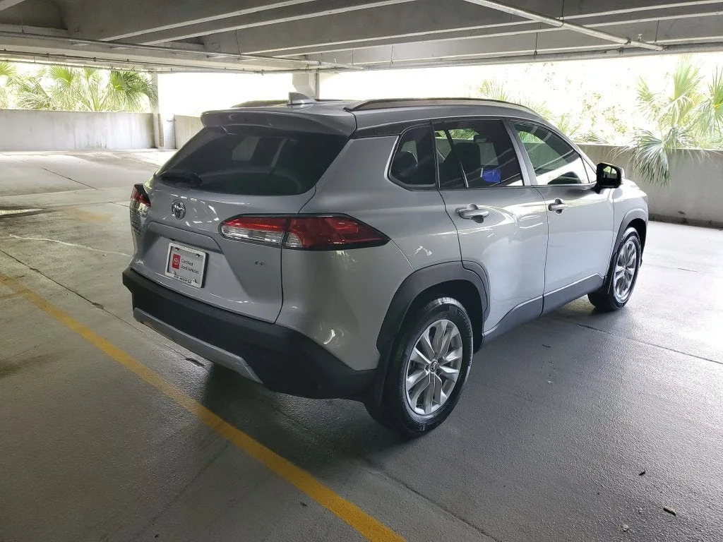 2023 Toyota Corolla Cross LE photo 4