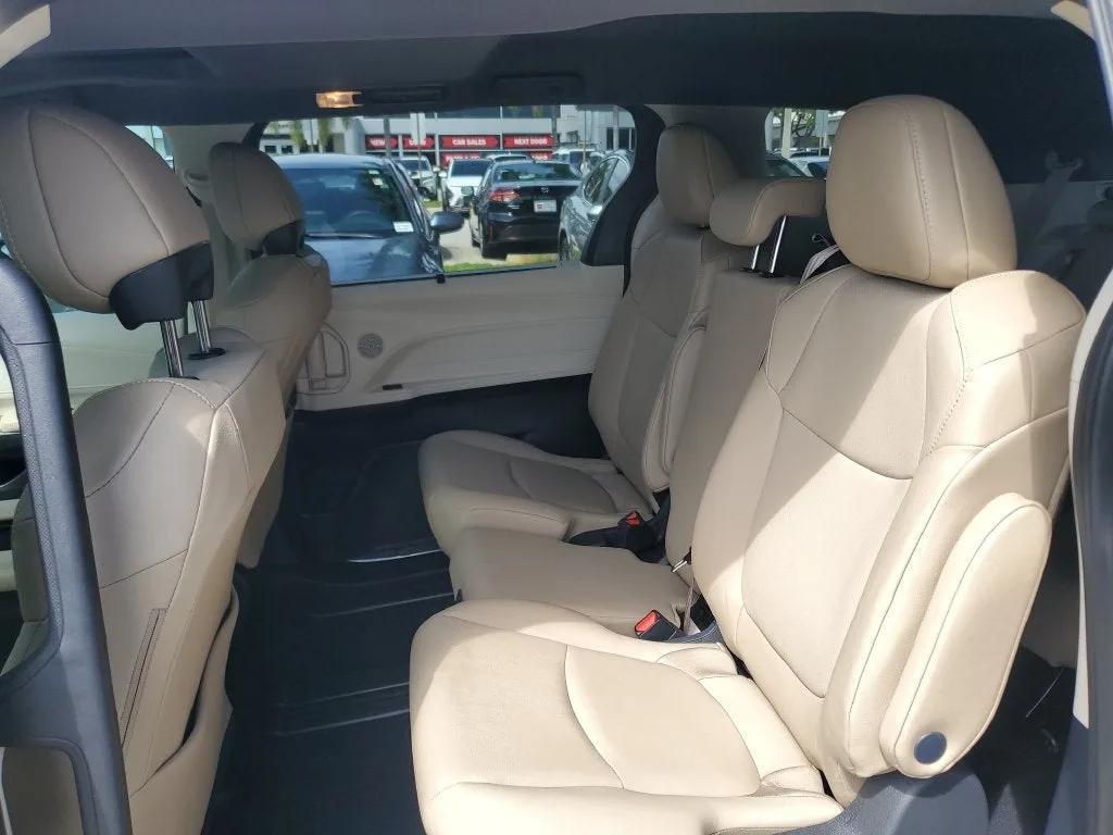 2024 Toyota Sienna XLE 8 Passenger photo 13
