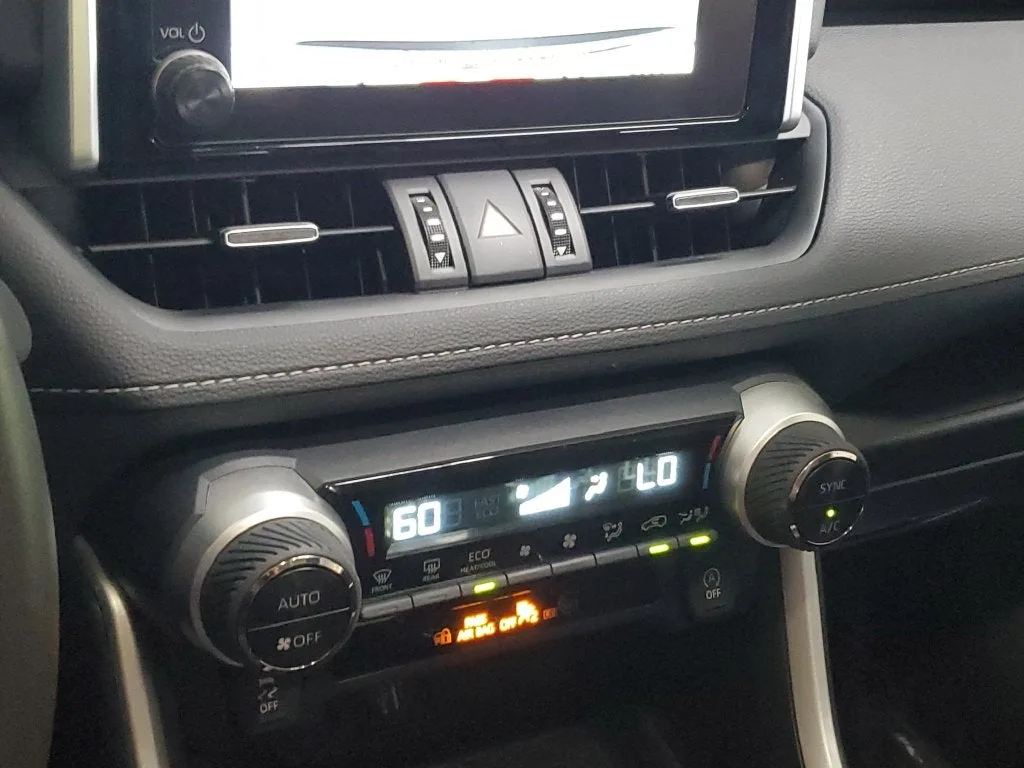 2024 Toyota RAV4 XLE Premium photo 29