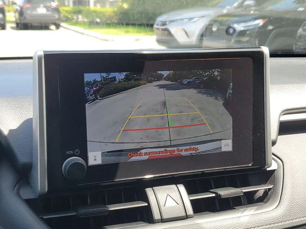 2024 Toyota RAV4 XLE photo 29