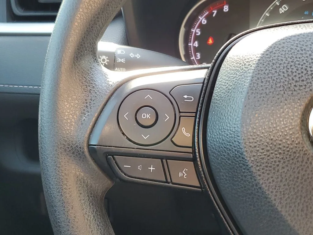 2024 Toyota RAV4 XLE photo 23