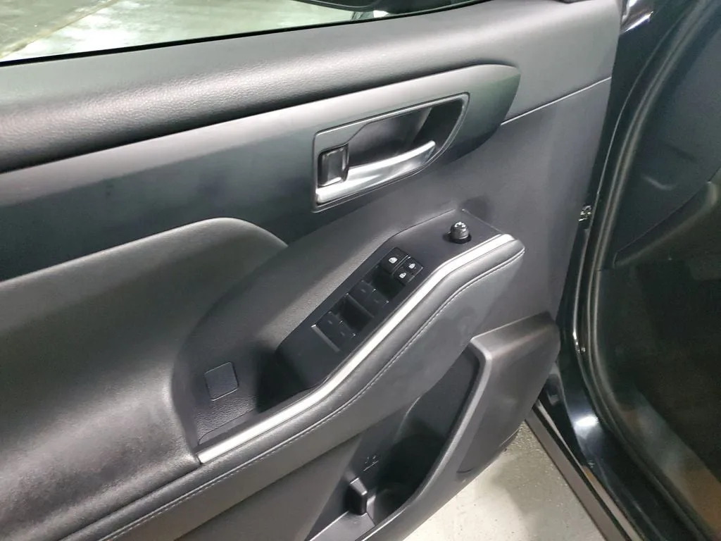 2024 Toyota Highlander XLE photo 20