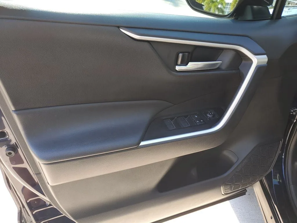 2024 Toyota RAV4 XLE Premium photo 18