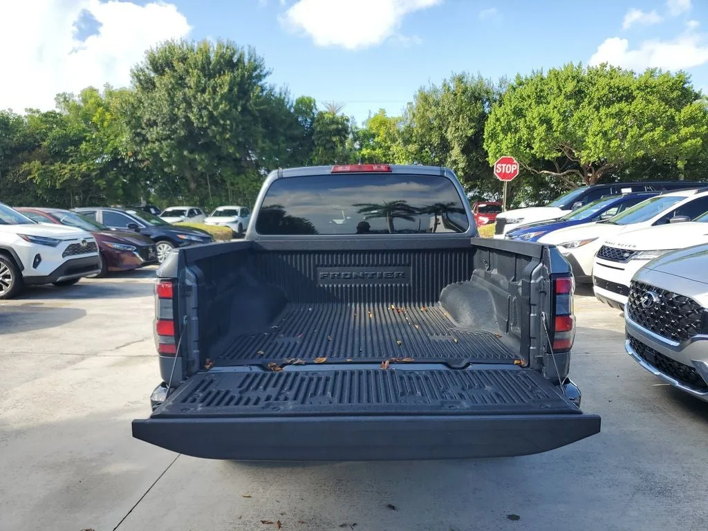 2023 Nissan Frontier SV photo 9