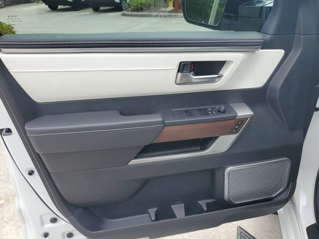 2025 Toyota Sequoia Capstone photo 17
