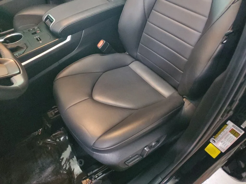 2024 Toyota Highlander XLE photo 22