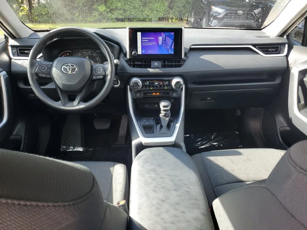 2025 Toyota RAV4 XLE photo 15