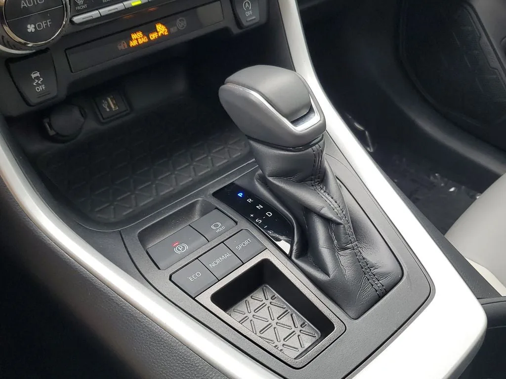 2024 Toyota RAV4 XLE Premium photo 31