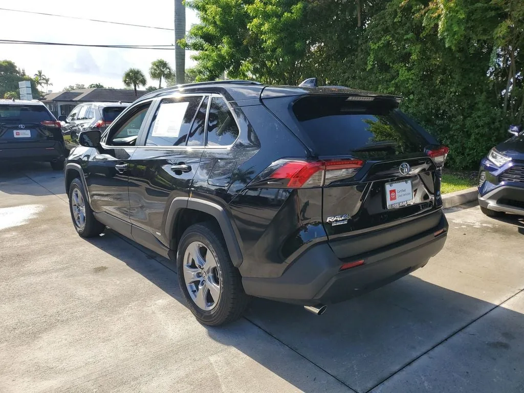 2025 Toyota RAV4 Hybrid LE photo 5