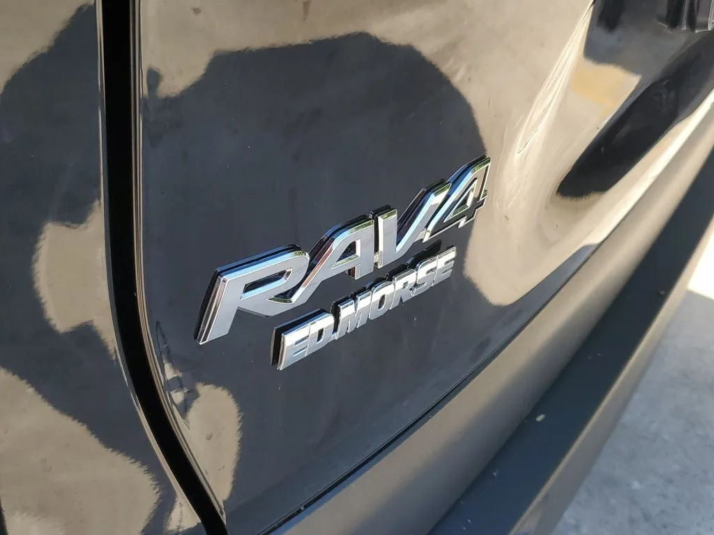 2025 Toyota RAV4 Hybrid LE photo 7
