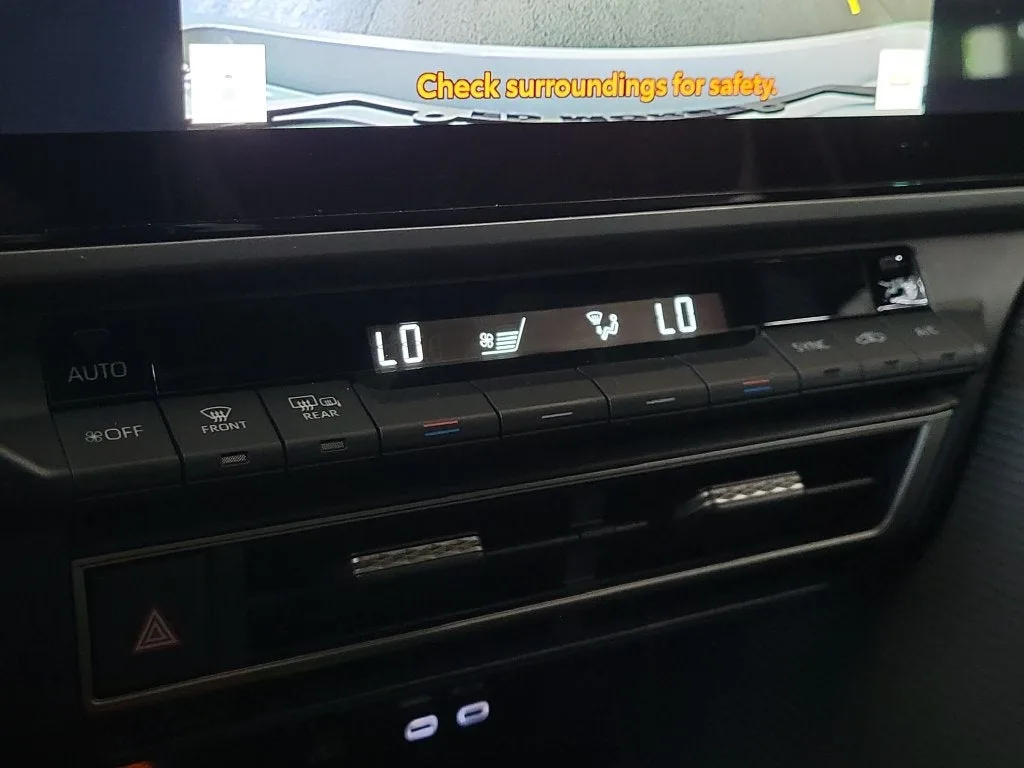 2025 Toyota Camry SE photo 30