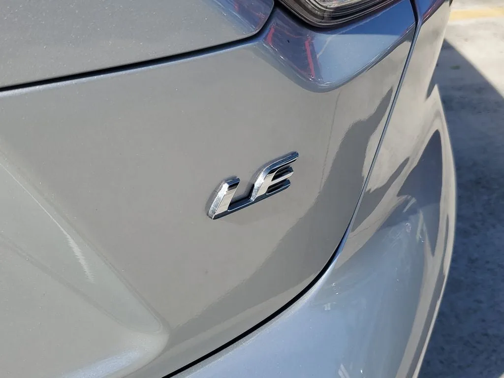 2025 Toyota Corolla LE photo 9