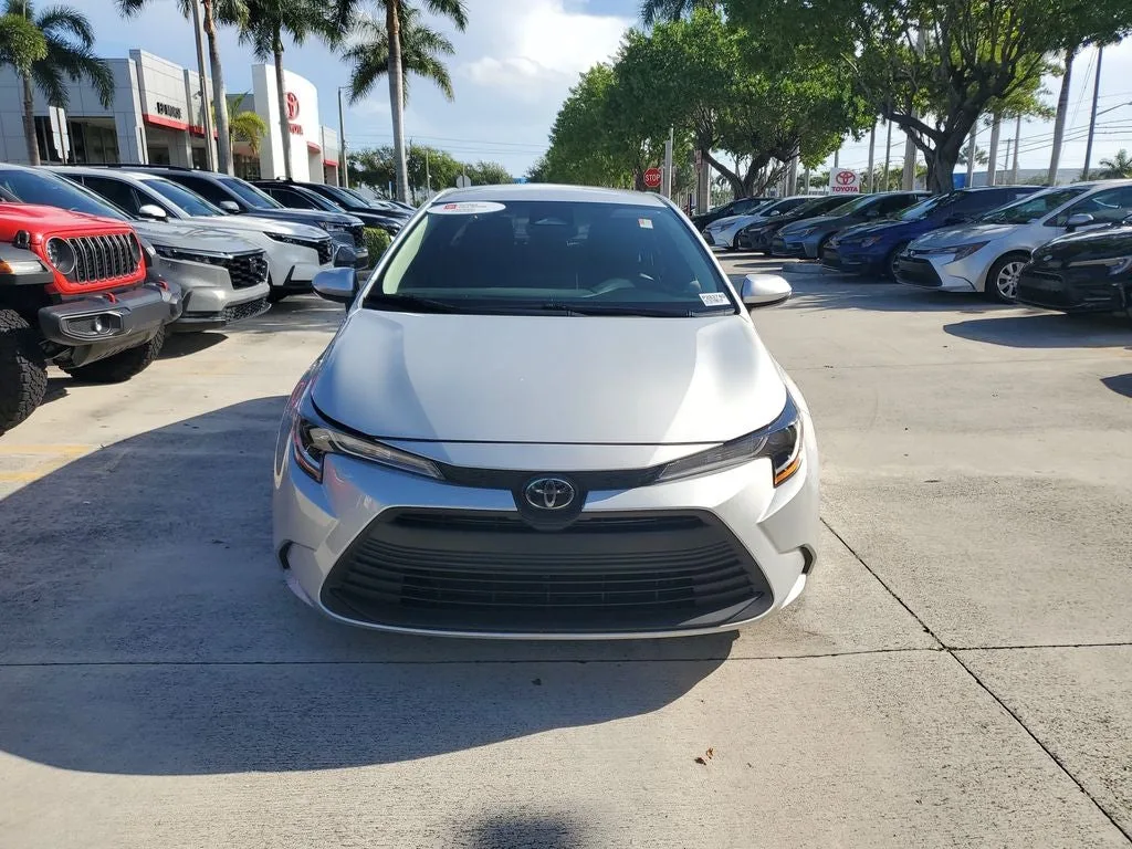 2025 Toyota Corolla LE photo 2