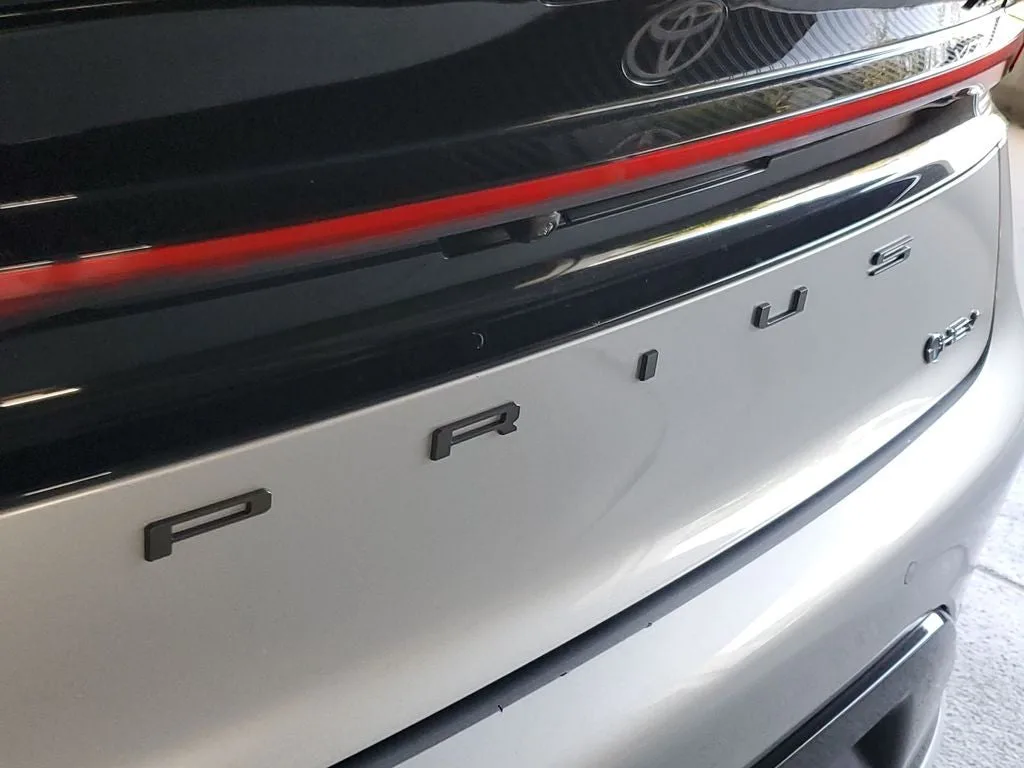 2024 Toyota Prius XLE photo 8