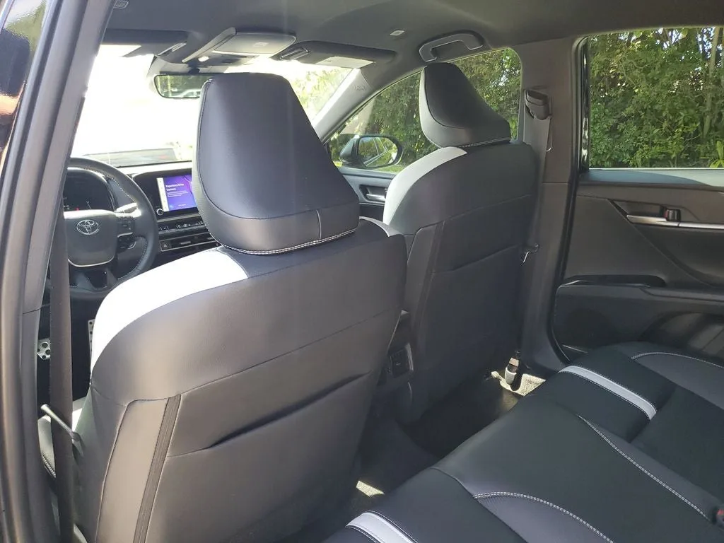 2025 Toyota Camry SE photo 11
