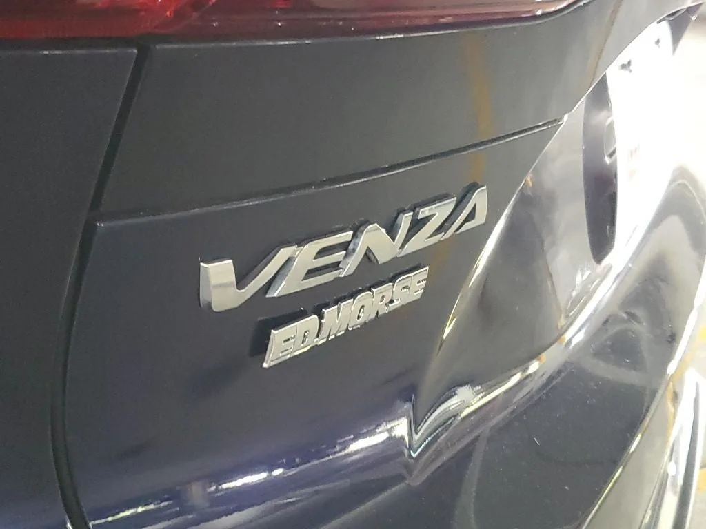 2023 Toyota Venza XLE photo 8