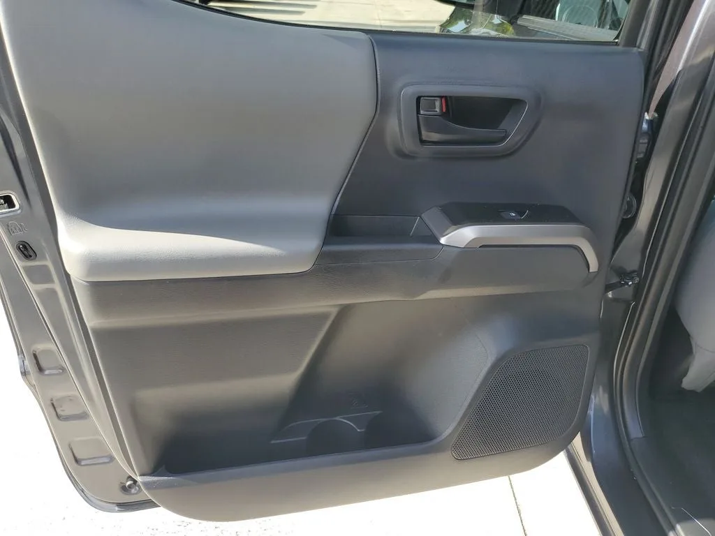 2023 Toyota Tacoma SR5 V6 photo 10