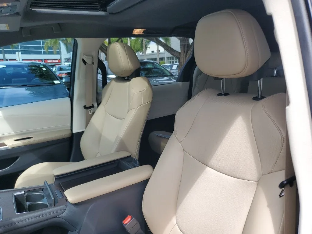 2024 Toyota Sienna XLE 8 Passenger photo 21