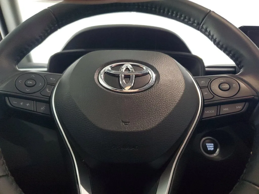 2023 Toyota Corolla Cross LE photo 22