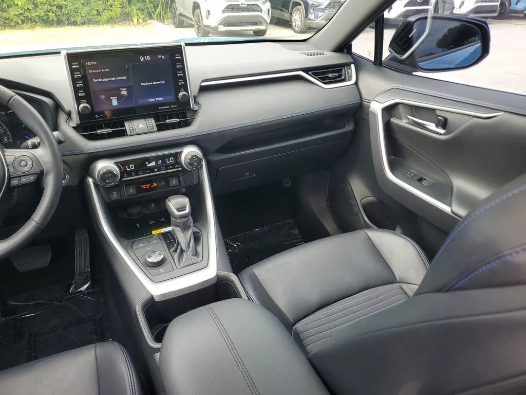 2022 Toyota RAV4 Hybrid XSE photo 18