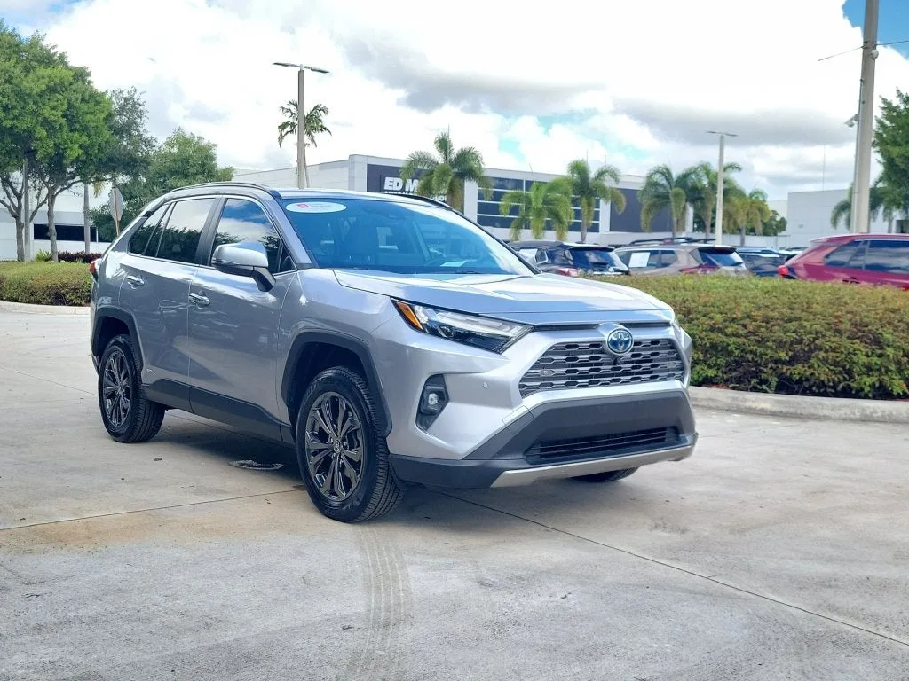 2023 Toyota RAV4 Hybrid Limited photo 3