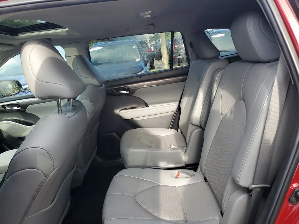 2023 Toyota Highlander Limited photo 13