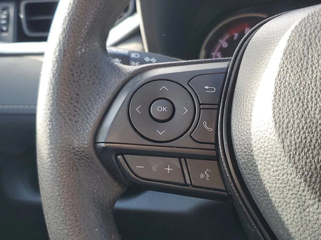 2023 Toyota RAV4 XLE photo 22