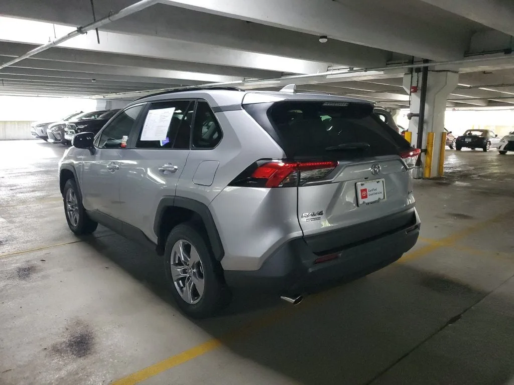 2023 Toyota RAV4 XLE photo 6