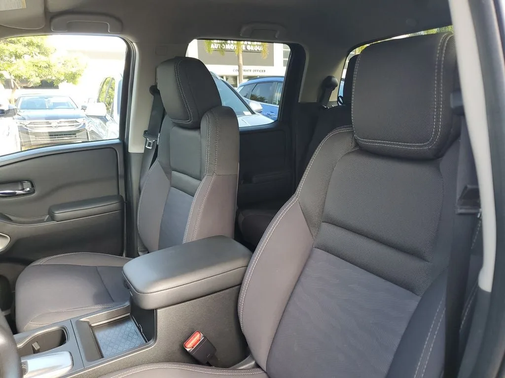 2023 Nissan Frontier SV photo 18