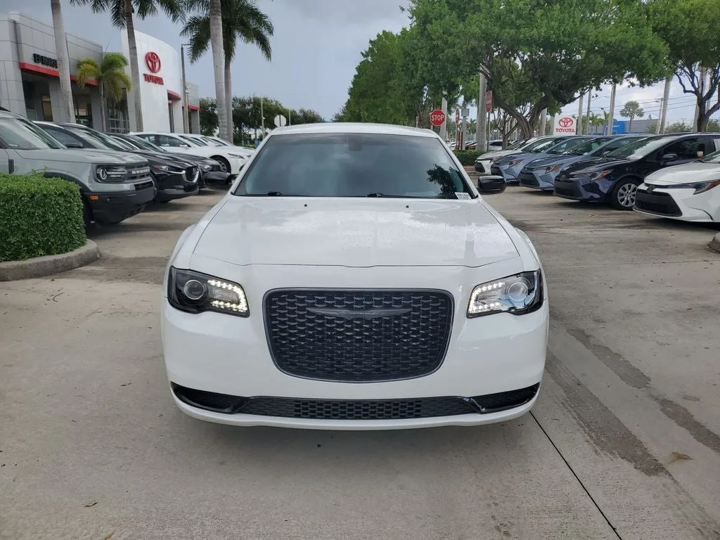 2023 Chrysler 300 Touring photo 2