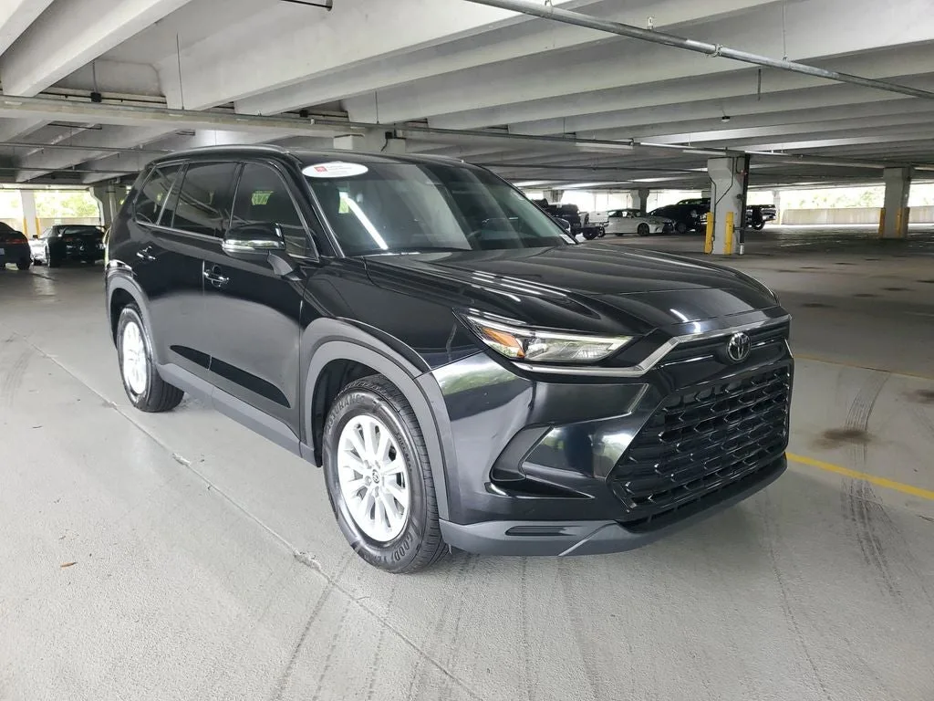2024 Toyota Grand Highlander XLE photo 3