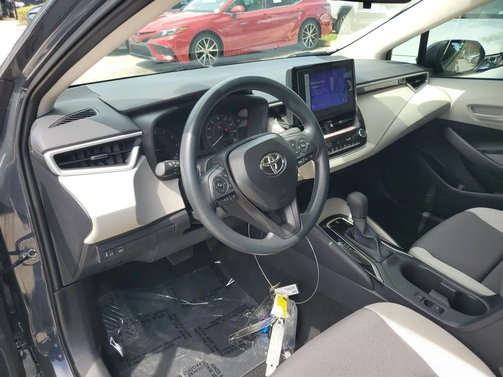 2025 Toyota Corolla LE photo 21