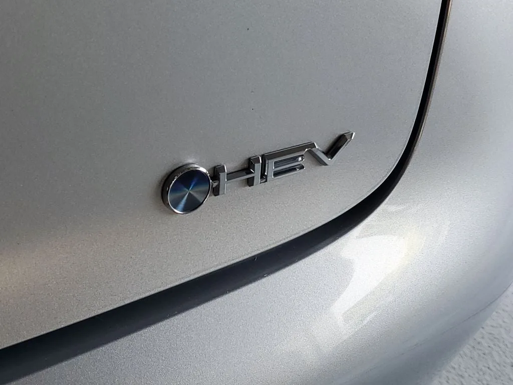 2024 Toyota Prius XLE photo 9