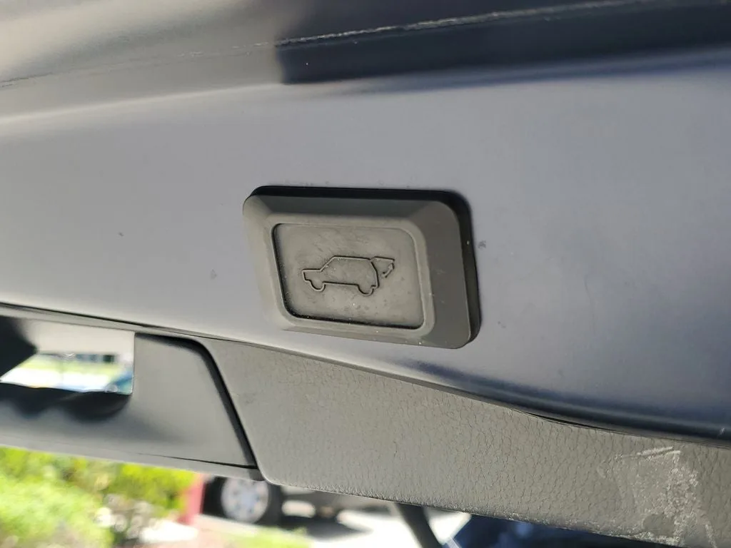 2024 Toyota RAV4 XLE photo 11